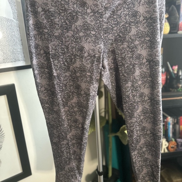 TORRID Leggings Fuax Lace Skull Dusty Purple - Picture 2 of 5